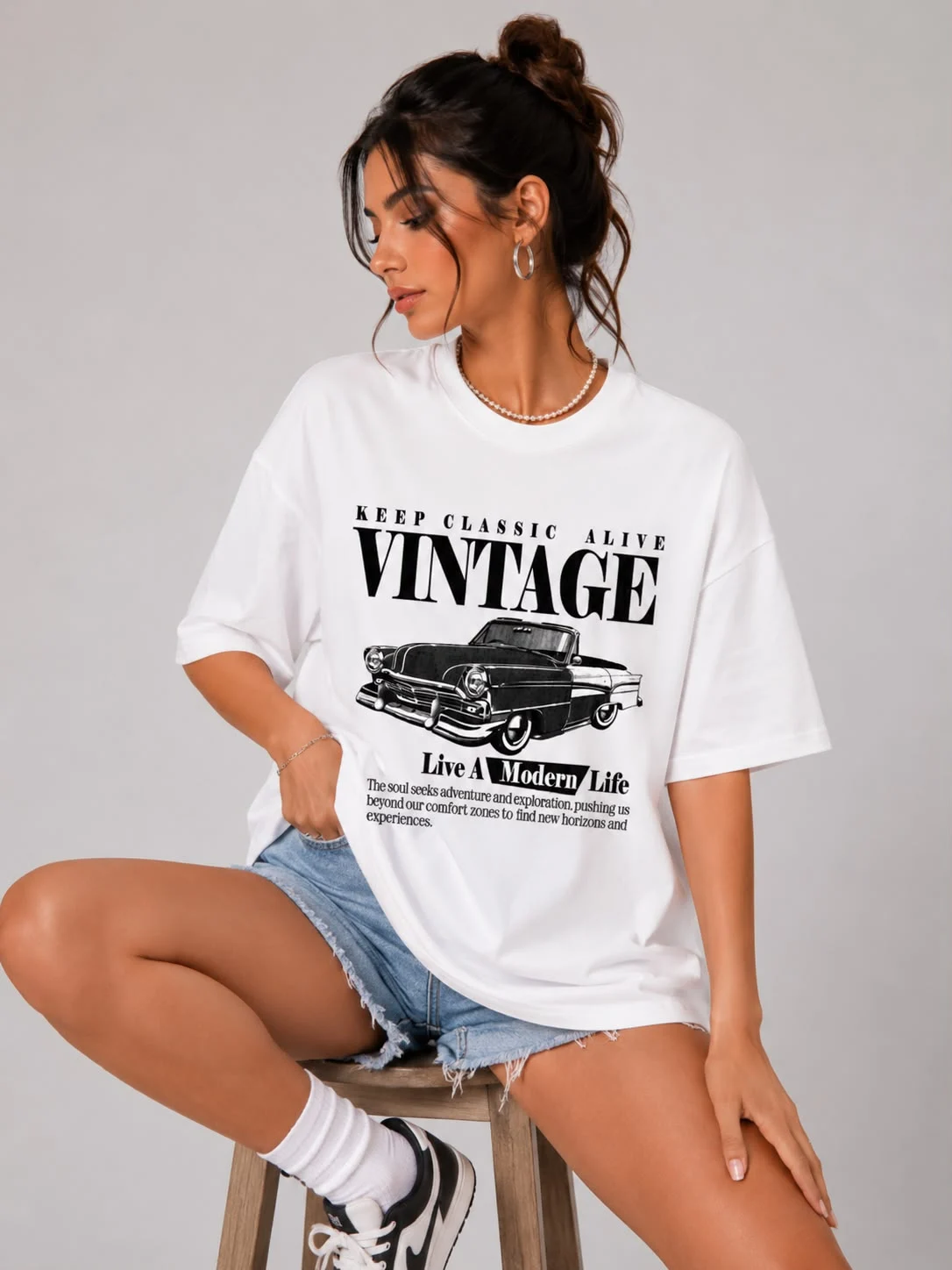Beyaz Vintage Araba Baskılı Oversize Kadın T-shirt 