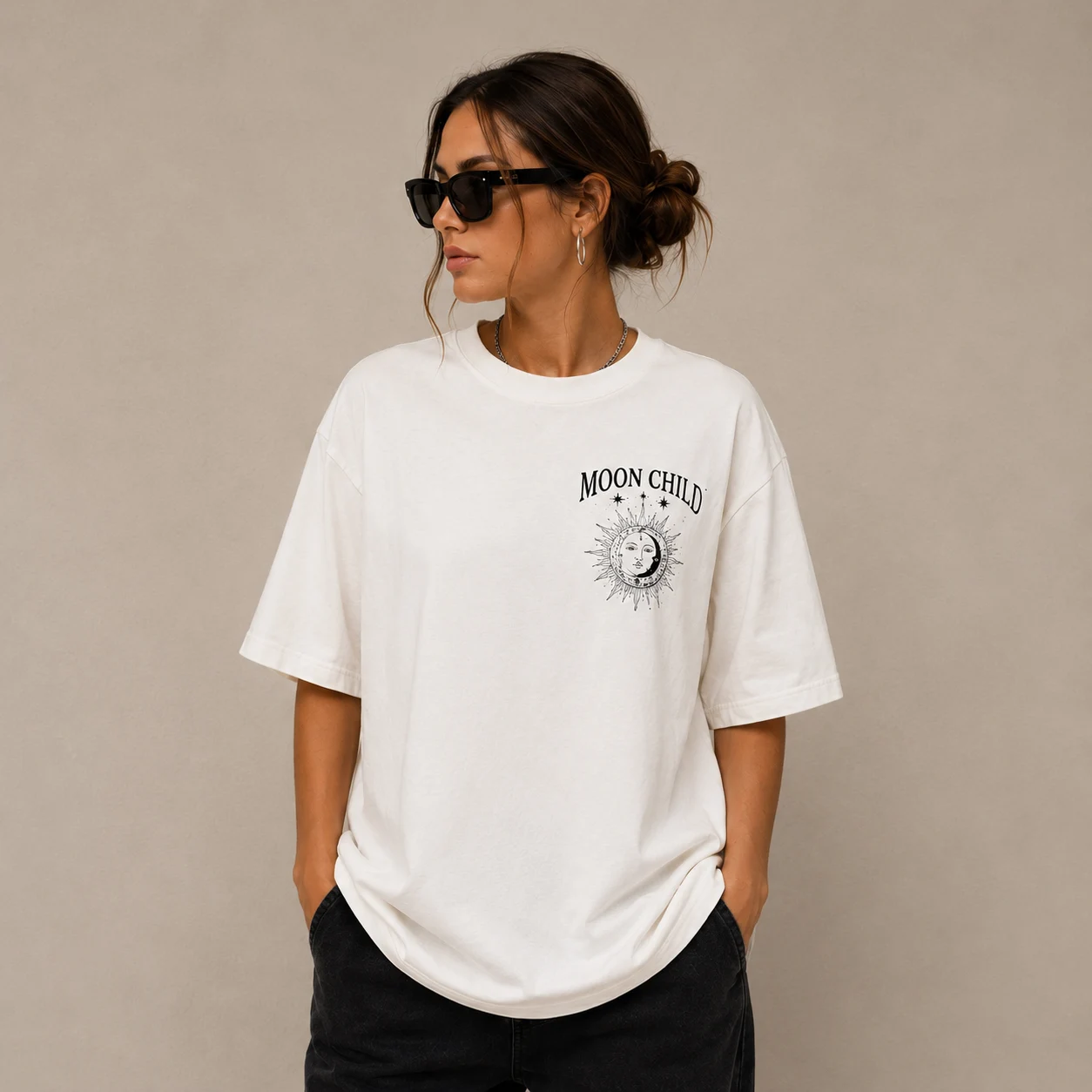 Beyaz Moon Child Sırt Baskılı Oversize Kadın T-shirt alternatif görünüm