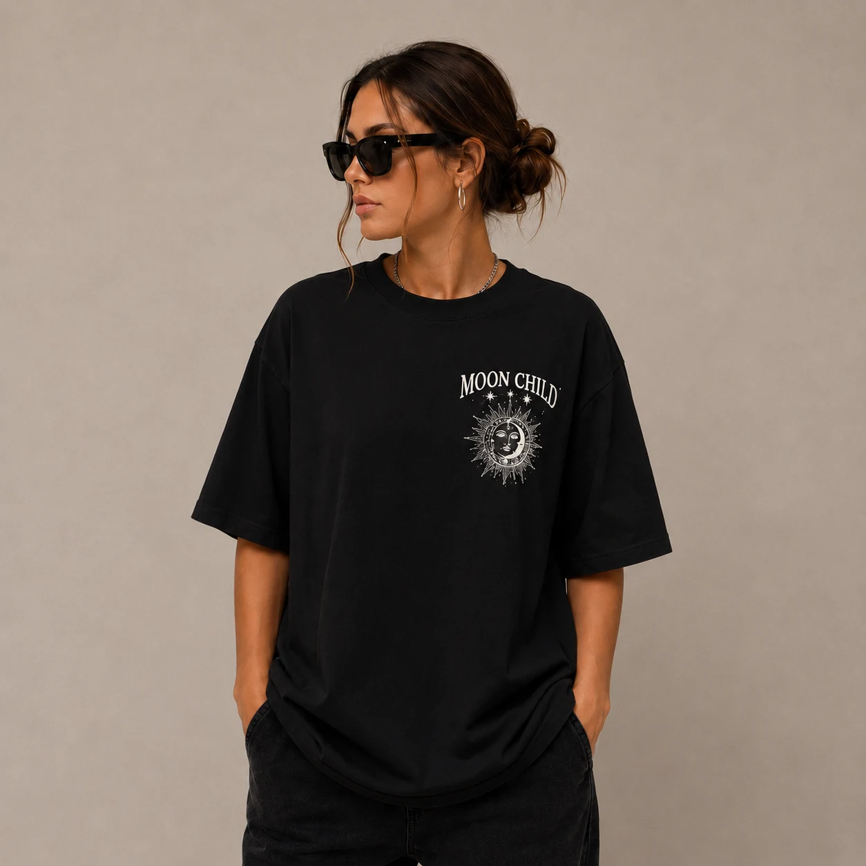 Siyah Moon Child Sırt Baskılı Oversize Kadın T-shirt alternatif görünüm